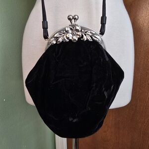 Early Etra Black Velvet Evening Handbag